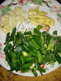 美味的香辣干锅鸡做法图解3)