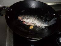 外婆教我做鲫鱼豆腐汤做法图解2)