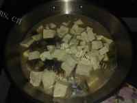鲫鱼炖豆腐做法图解10)