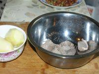 诱人的土豆烧牛肉做法图解1)