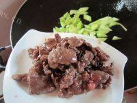 家常菜青瓜炒牛肉做法图解7)