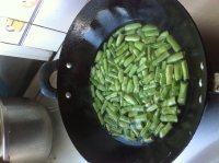 在家做的炒豆角做法图解1)