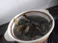味道香醇的排骨海带汤做法图解6)