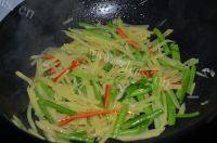 清香的芹菜土豆丝