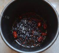 美味早餐红豆黑米粥做法图解2)