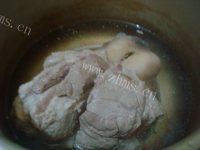 美味的炖肘子做法图解3)