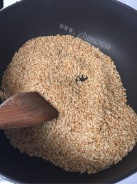可口的糙米茶做法图解2)