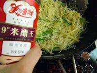 让人怀念的酸辣土豆丝做法图解8)