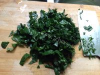美味的豆角叶烩凉皮做法图解4)