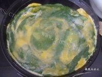 诱人的菠菜蛋饼做法图解12)