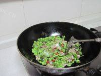 家庭版毛豆炒肉做法图解9)