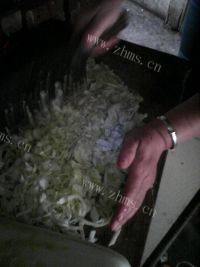 自制猪肉白菜饺子做法图解2)