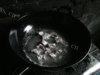 美味的莲藕焖排骨做法图解4)