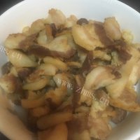 可口包菜干焖肉做法图解3)