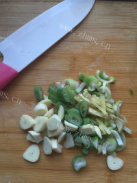 好吃的尖椒豆豉炒土豆片做法图解1)