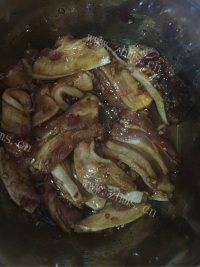 美味的红薯粉蒸肉做法图解3)