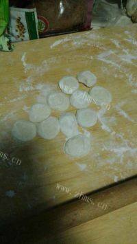 自己做的素三鲜水饺做法图解5)