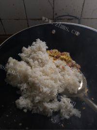 美味的蛋炒饭做法图解5)