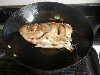 在家做的粉皮鲢鱼头砂锅煲的做法图解五