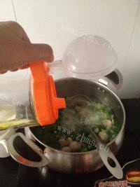 自制肉丸白菜汤做法图解6)