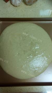 美味的抹茶蛋糕卷面包做法图解17)