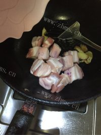 鲜美嫩滑的海带千张炖五花做法图解8)