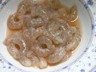 家常菜豌豆炒虾仁做法图解2)