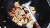 家常菜虾仁炒豆腐做法图解13)