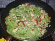 美味芹菜鸡丝做法图解6)