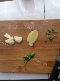 美味的炒鱿鱼做法图解5)
