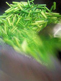 家常菜蒜苔肉丝做法图解4)