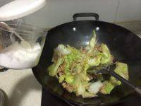 家常菜白菜炒肉丝做法图解6)