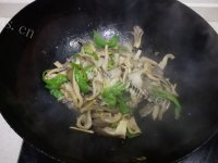 好吃的青椒平菇做法图解10)