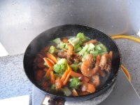 自制海鲜西兰花做法图解11)