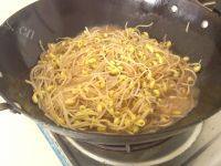 黄豆芽炒粉条-懒人版做法图解4)