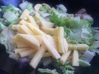 家常菜白菜炖冻豆腐做法图解7)
