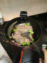 超好吃的青椒炒肉做法图解4)