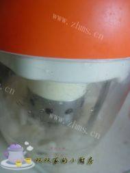 美味的银耳雪梨汁做法图解4)
