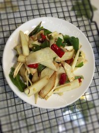 家常菜青椒炒茭白