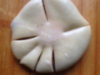 自制枣泥菊花酥做法图解8)