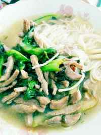 美味的青菜肉丝面