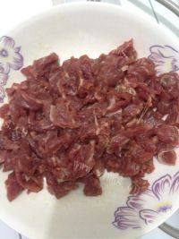 家常菜芹菜炒牛肉做法图解1)