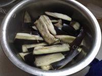 家常菜巧拌鱼香茄子做法图解4)