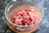 美味的粉蒸牛肉做法图解6)