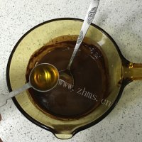 色香味俱全的双色慕斯流心蛋糕做法图解11)