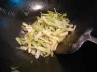 家常菜炒芹菜做法图解4)