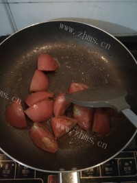 热腾腾的番茄蛋汤做法图解3)