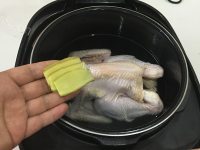 自制当归黄芪炖鸡汤做法图解3)