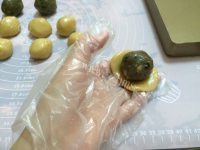 美味的椒盐五仁月饼做法图解6)
