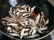 家常菜香菇炒肉丝做法图解5)